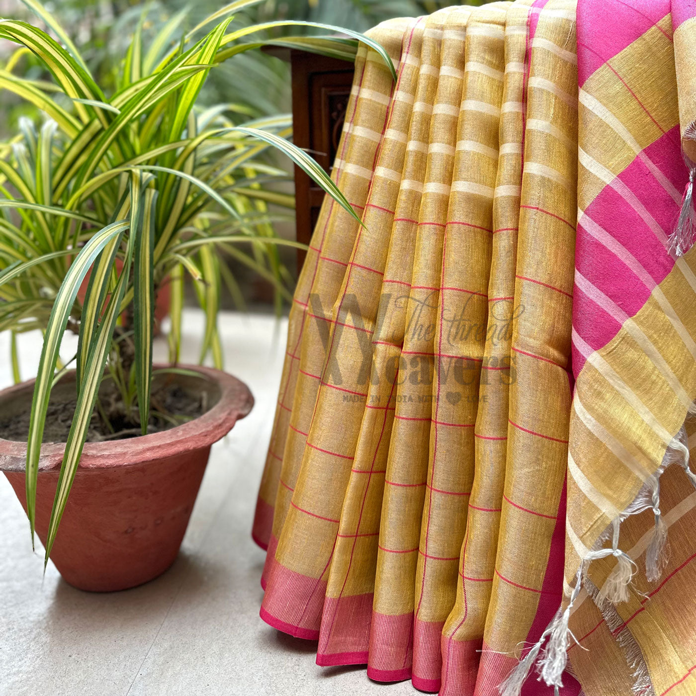 Sweet Manhattan Zari Linen Saree